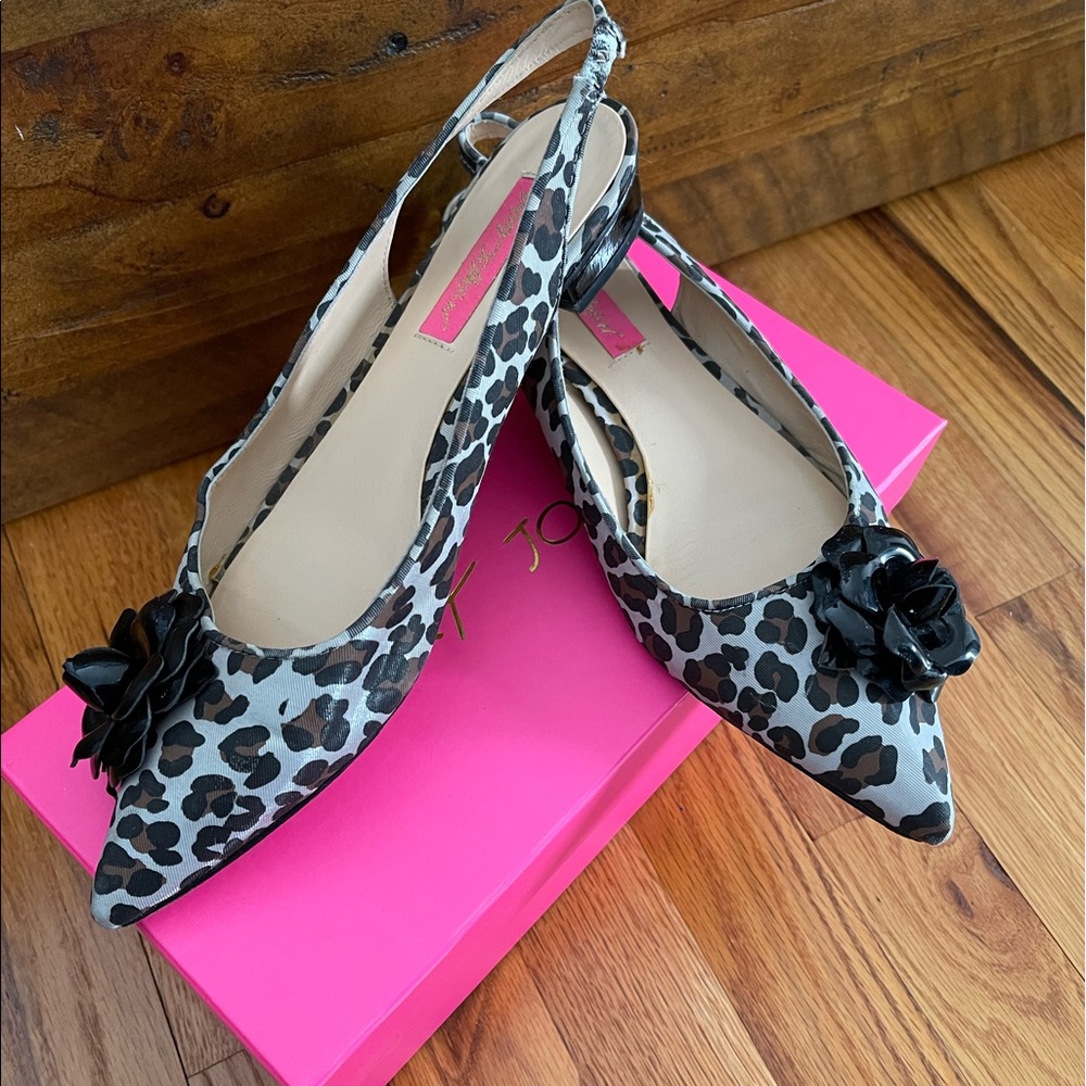 Betsey Johnson sandals. Size M8.
